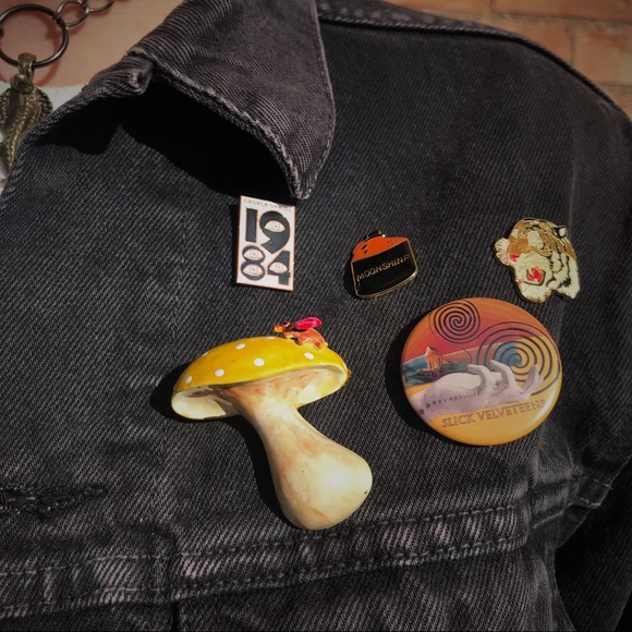 Vintage Accessories - SOLD || VINTAGE Magic Mushroom Brooch